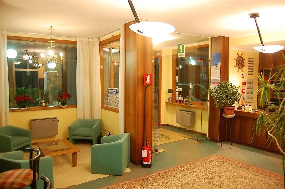 Rezia Hotel Chiesa in Valmalenco 3*,